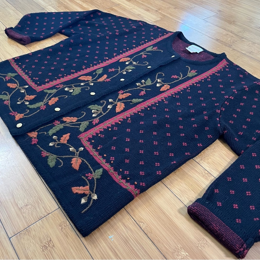 Crystal-Kobe Vintage Autumn Leaves Chic Black and Red Chunky Knit Cardigan - Picture 2 of 10